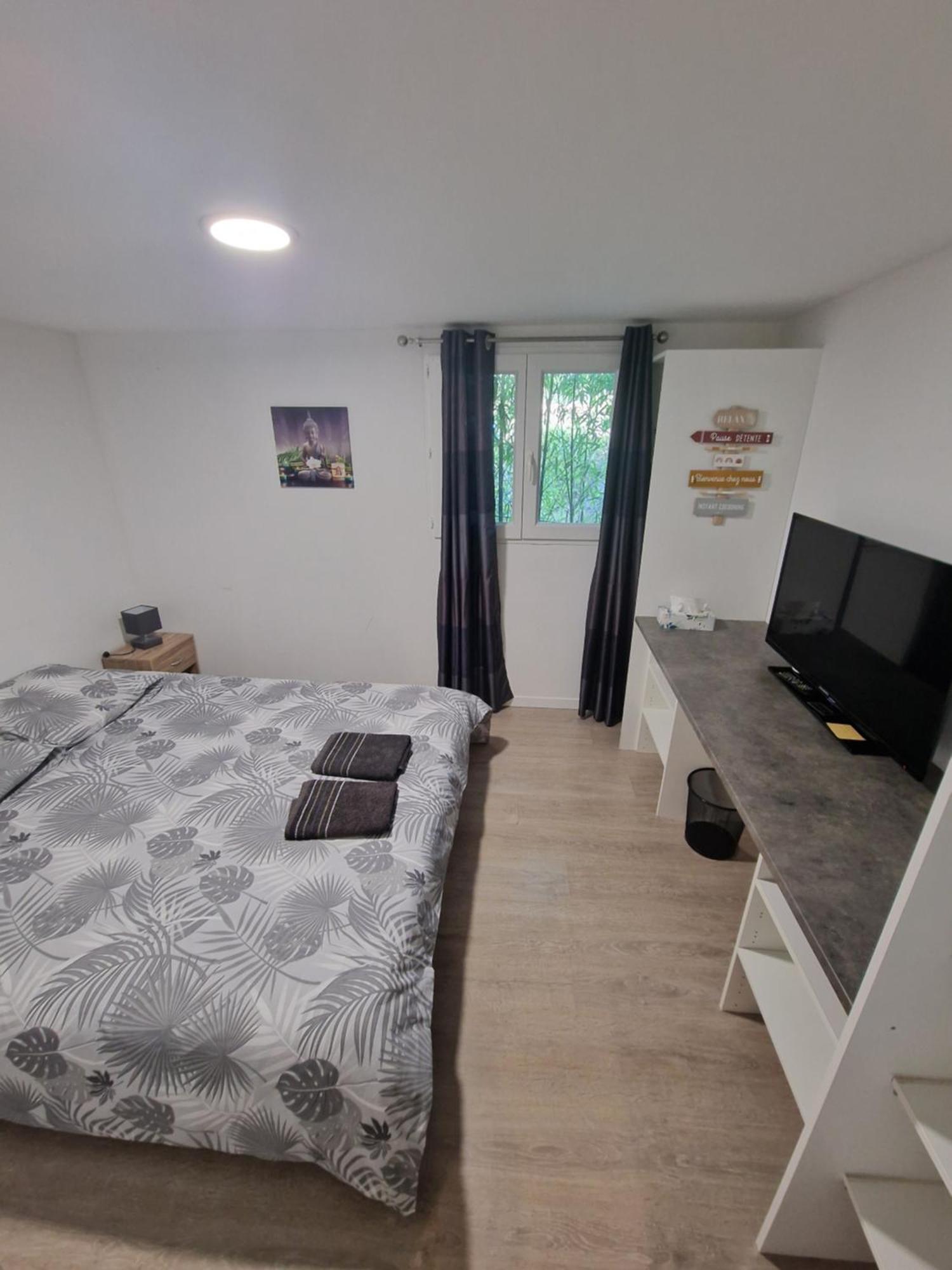 Chambre Chez L Habitant Petit Dejeuner Compris Fréjus Eksteriør bilde